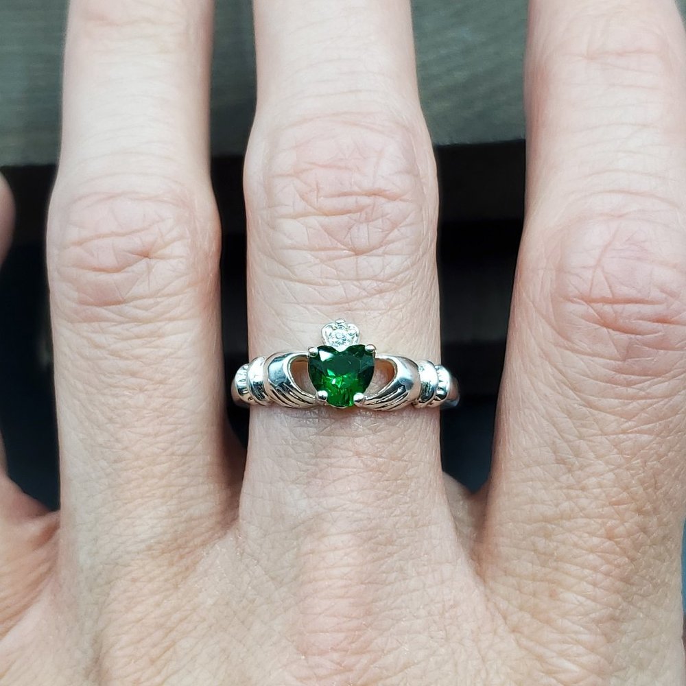 Size 9 Sterling Silver Green Heart Claddagh CZ Gemstone Band Ring